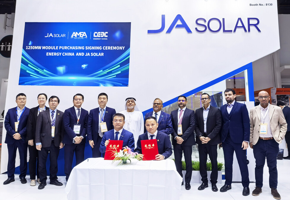 JA Solar signe un contrat de modules de 1,25 GW avec CEEC pour le plus grand projet de stockage photovoltaïque d'Afrique